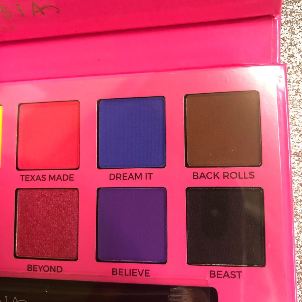 BNIB! Anastasia BH X Alyssa Edwards Eyeshadow π¨ - Picture 6 of 8